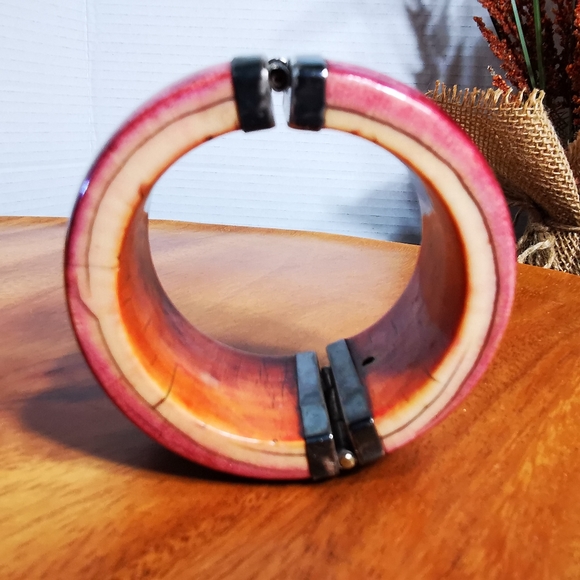 Vintage Henna Dyed Bone and Silver Tone Statement Cuff Bracelet - Picture 13 of 16